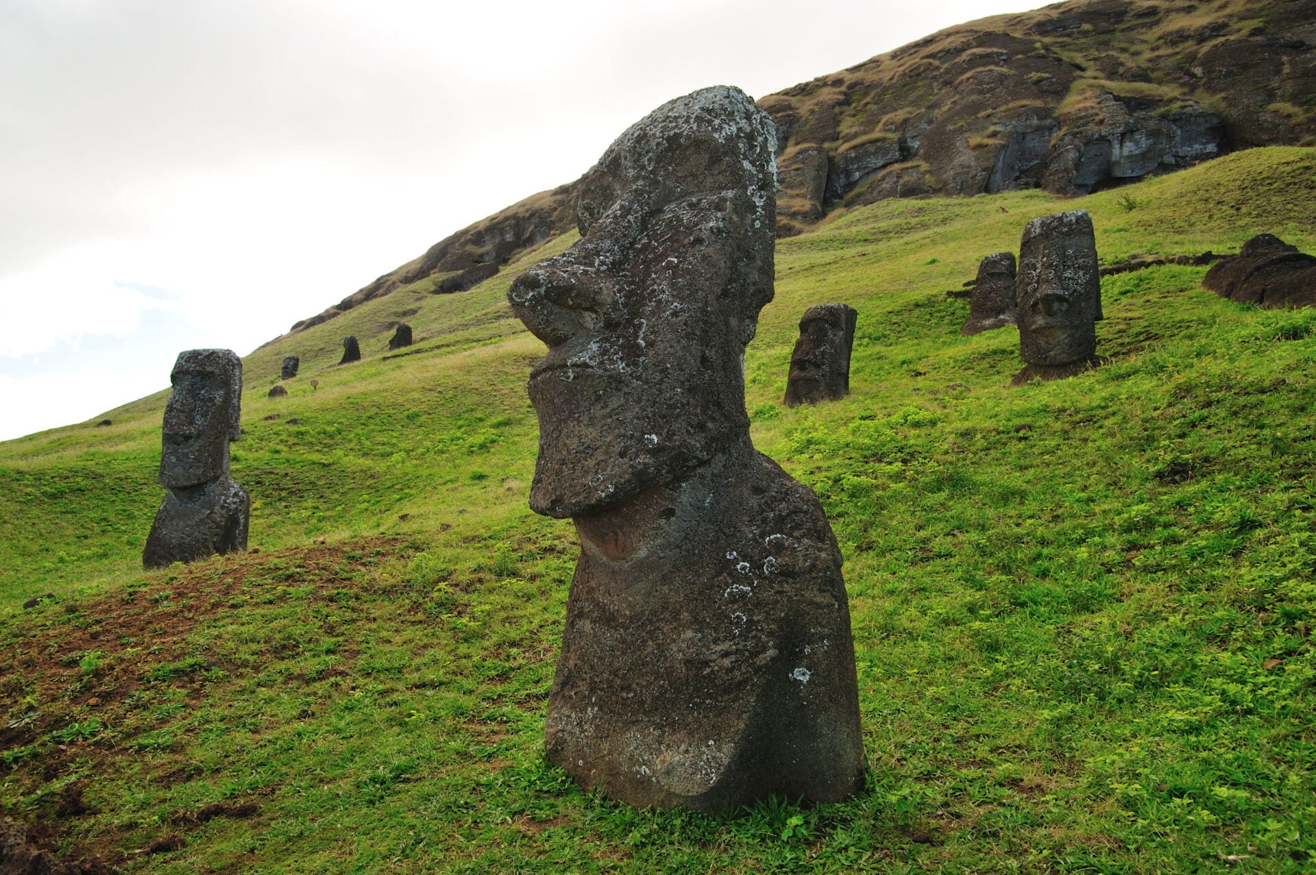 PN-Rapa-Nui-Rano-Raraku-2.jpg